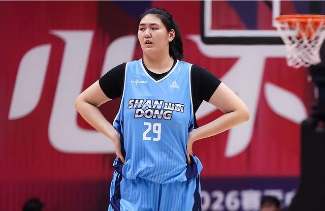 亚博体育登录入口-张子宇签约山东高速女篮是巨大失误，侯冰并不是知人善任的好教练